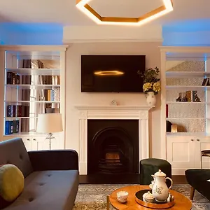 https://the-midsummer-common-modern-spacious-2bdr-house-with-garden.cambridgehotelsuk.com